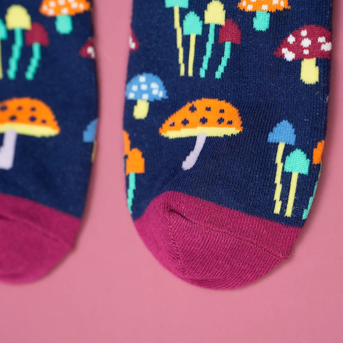 1 Pair  Diverse Colorful Mushrooms Breathable Mid Tube Men's and Women's Socks Suit In All Seasons For Daily